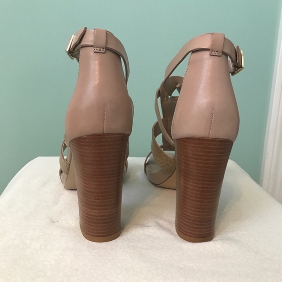 White House Black Market Grommet Detail Sandal 8 - Picture 5 of 9